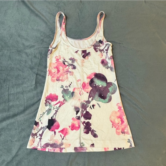Lululemon Daily Tank
#1078 - Picture 8 of 8